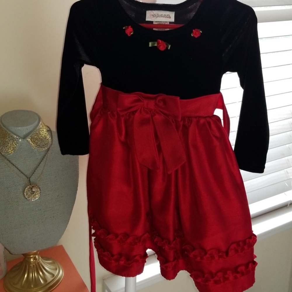 Beautiful 2T holiday dress. 😍💃❤👗